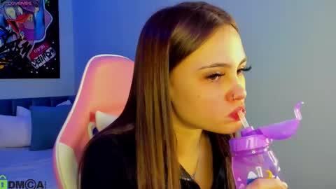 Snapshot of elsa_carterr chatting on November 27, 11:34 am elsa_carterr online show from November 27, 11:34 am