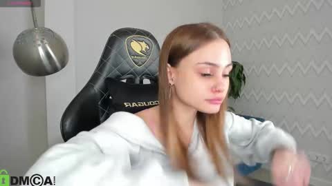 Snapshot of elsa_carterr chatting on December 2, 9:36 am elsa_carterr online show from December 2, 9:36 am