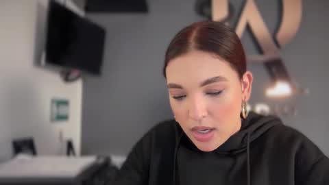  ELSA  online show from September 29, 7:51 pm