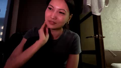 Mia online show from April 14, 2:12 pm