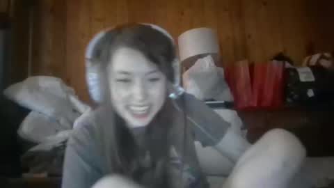 Snapshot of elsierain469 chatting on February 19, 9:44 pm Elsie Rain online show from February 19, 9:44 pm