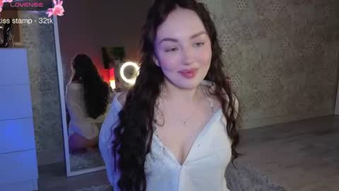 Mia 3 online show from June 16, 4:42 pm