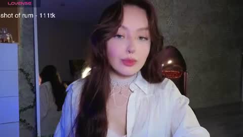 Mia 3 online show from August 1, 5:34 pm