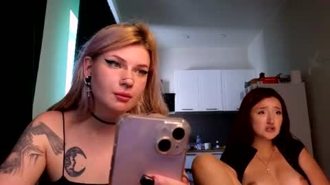 Snapshot of elvenmilk chatting on July 20, 10:39 am Ciri online show from July 20, 10:39 am