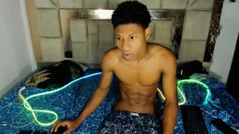 elvergon040 online show from April 14, 6:25 pm