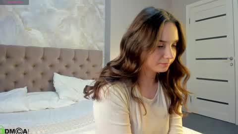 Elvienne online show from May 14, 11:50 am