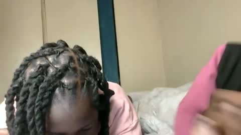 Snapshot of elvier_pretty chatting on October 16, 6:03 am flo online show from October 16, 6:03 am