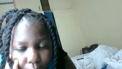 Snapshot of elvier_pretty chatting on October 18, 8:15 am flo online show from October 18, 8:15 am