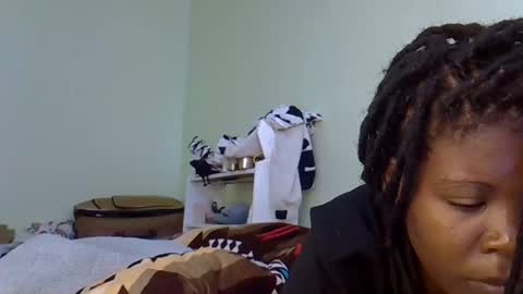 Snapshot of elvier_pretty chatting on December 18, 9:15 am flo online show from December 18, 9:15 am