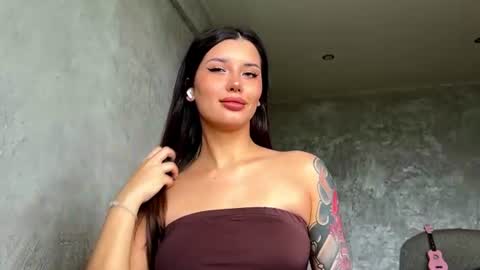 Elvi online show from July 16, 1:50 pm