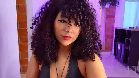 Snapshot of ely_main chatting on December 13, 10:48 pm Elizabeth Main online show from December 13, 10:48 pm