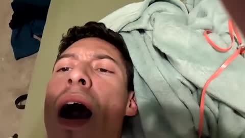 Snapshot of elyeyo216 chatting on December 20, 4:08 am elyeyo216 online show from December 20, 4:08 am