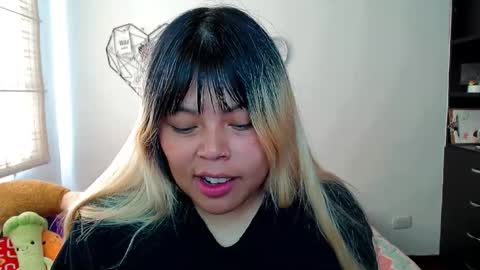 Snapshot of elymoon chatting on December 19, 1:18 pm Ely online show from December 19, 1:18 pm