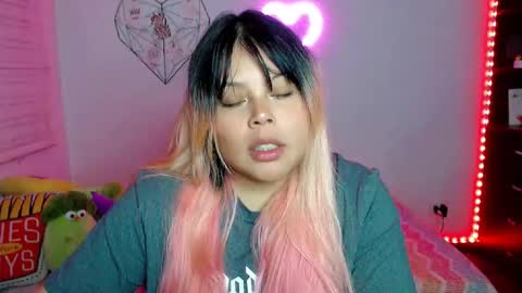 Snapshot of elymoon chatting on February 3, 11:32 pm Ely online show from February 3, 11:32 pm