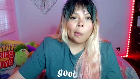 Snapshot of elymoon chatting on February 11, 10:15 pm Ely online show from February 11, 10:15 pm