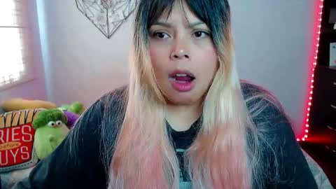 Snapshot of elymoon chatting on February 13, 5:42 pm Ely online show from February 13, 5:42 pm