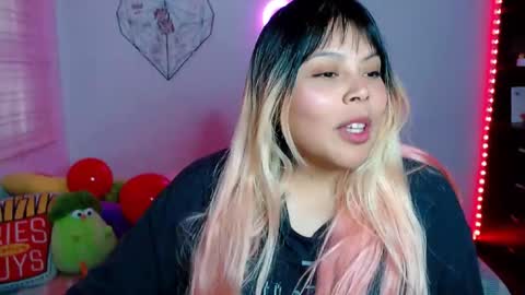 Snapshot of elymoon chatting on February 14, 11:01 pm Ely online show from February 14, 11:01 pm