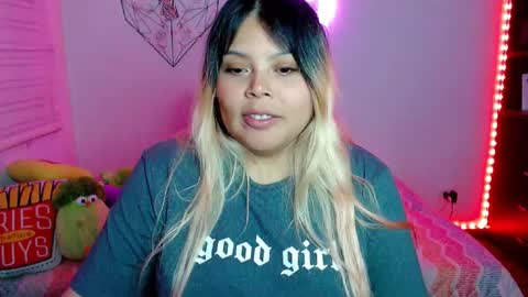 Snapshot of elymoon chatting on February 18, 11:33 pm Ely online show from February 18, 11:33 pm