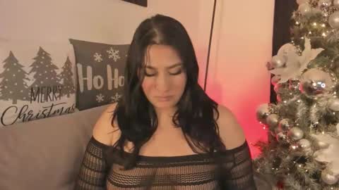 Snapshot of elyross_ chatting on November 28, 12:35 am Ross online show from November 28, 12:35 am