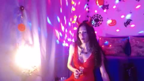 Snapshot of elysasun chatting on October 31, 8:21 pm Elisa online show from October 31, 8:21 pm