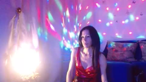 Snapshot of elysasun chatting on November 18, 6:45 pm Elisa online show from November 18, 6:45 pm