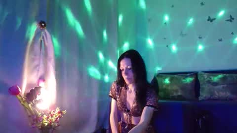 Elisa online show from March 29, 5:13 pm