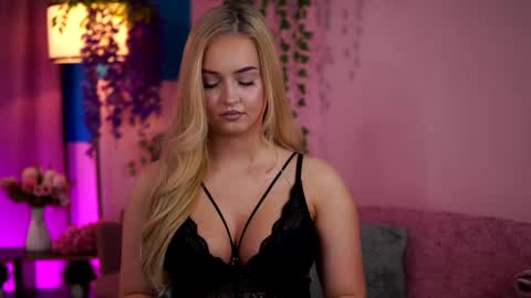 Elyssa online show from May 23, 6:23 pm