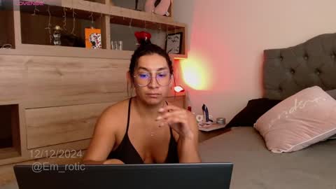 Emilia  online show from December 12, 5:59 pm