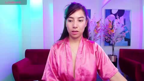 Snapshot of ema_louisx chatting on February 19, 8:10 pm Ema louisx online show from February 19, 8:10 pm