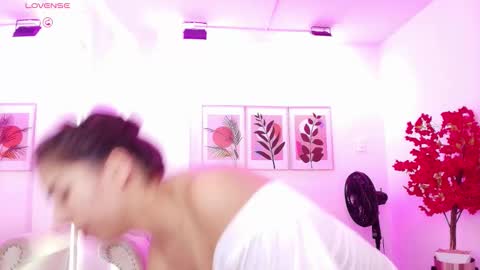 Ema louisx  online show from March 20, 12:10 pm