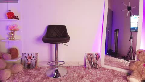 Snapshot of ema_parkerr chatting on February 22, 8:51 pm ema_parkerr online show from February 22, 8:51 pm