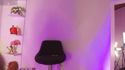 Snapshot of ema_parkerr chatting on February 28, 1:06 am ema_parkerr online show from February 28, 1:06 am