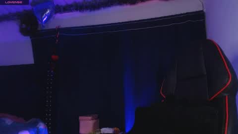 ema_ploxx online show from March 30, 3:18 am