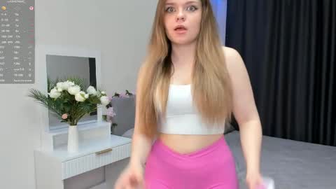 Snapshot of emaarrocho chatting on May 23, 6:34 pm Julie online show from May 23, 6:34 pm