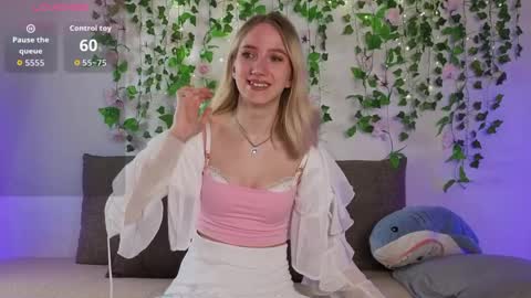 Snapshot of emacalim_ chatting on March 28, 9:36 pm Emma online show from March 28, 9:36 pm
