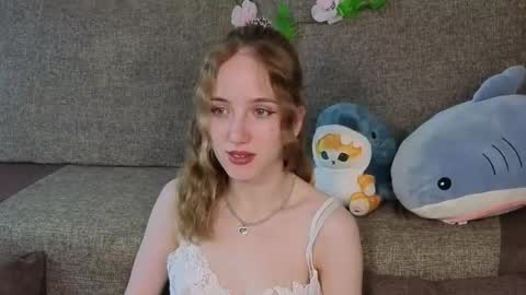 Snapshot of emacalim_ chatting on May 18, 8:03 pm Emma online show from May 18, 8:03 pm