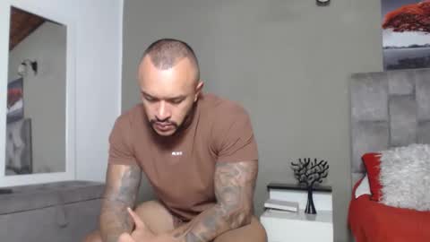 Snapshot of emanuelspencer chatting on April 25, 5:10 am emanuelspencer online show from April 25, 5:10 am