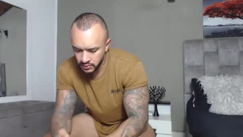 Snapshot of emanuelspencer chatting on April 30, 4:52 am emanuelspencer online show from April 30, 4:52 am