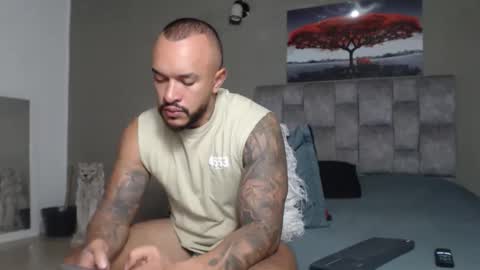 Snapshot of emanuelspencer chatting on May 22, 1:46 am emanuelspencer online show from May 22, 1:46 am