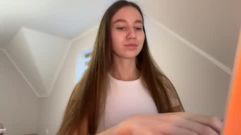 Snapshot of emberfamn chatting on December 14, 1:27 pm Alina online show from December 14, 1:27 pm