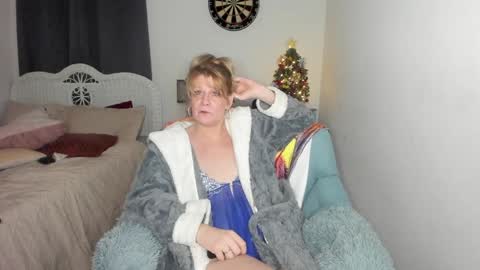 Ember Pheonixxx online show from December 23, 6:44 am