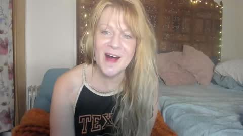 Ember Pheonixxx online show from October 19, 12:33 am