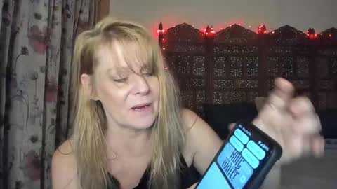 Ember Pheonixxx online show from October 23, 9:13 pm