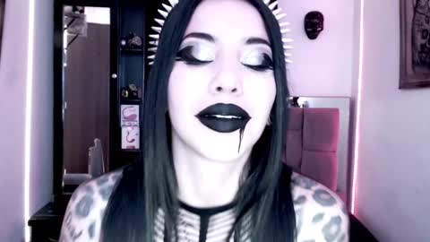 Snapshot of emearld_black chatting on December 5, 9:17 am Emerald Black online show from December 5, 9:17 am