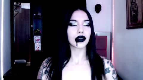 Snapshot of emearld_black chatting on December 14, 9:51 am Emerald Black online show from December 14, 9:51 am