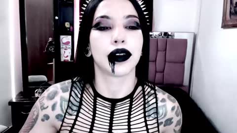 Snapshot of emearld_black chatting on January 25, 12:05 pm Emerald Black online show from January 25, 12:05 pm