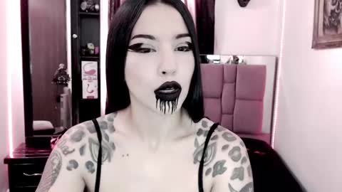 Snapshot of emearld_black chatting on February 21, 1:11 pm Emerald Black online show from February 21, 1:11 pm