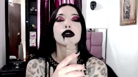 Snapshot of emearld_black chatting on March 3, 12:16 pm Emerald Black online show from March 3, 12:16 pm