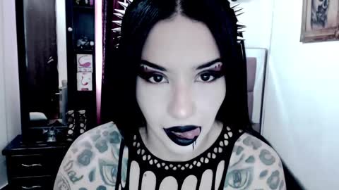 Snapshot of emearld_black chatting on March 10, 1:21 pm Emerald Black online show from March 10, 1:21 pm