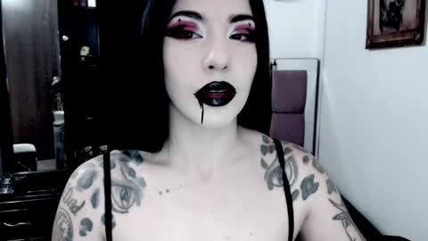 Snapshot of emearld_black chatting on September 22, 4:47 am Emerald Black online show from September 22, 4:47 am